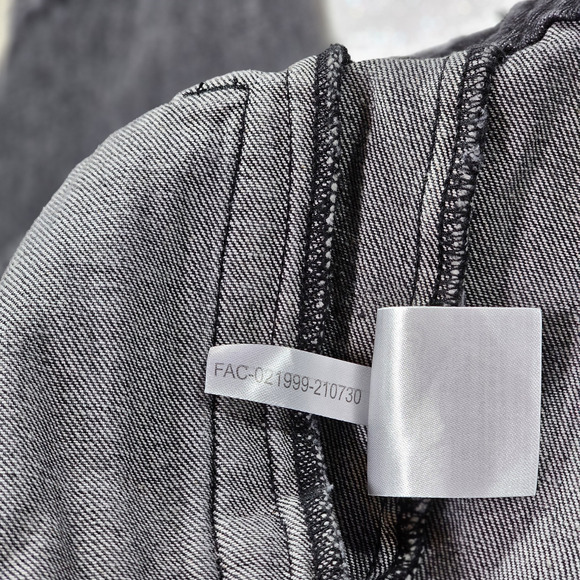 Beetlejuice Cakeworthy Jean Jacket Dark Grey Wash Denim Size Medium 100% Cotton - Picture 15 of 16